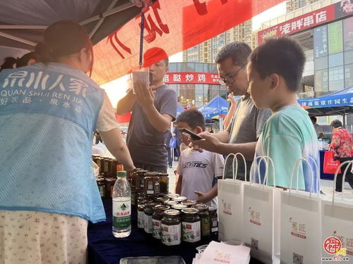大口吃肉 泉水人家 农畜盛宴香飘四溢 市民 吃货 流连忘返
